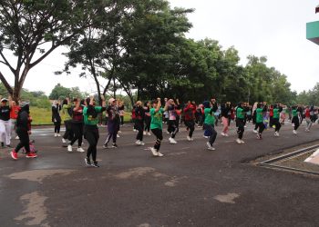SEHAT BERSAMA DALAM GERAKAN AEROBIC BERSAMA