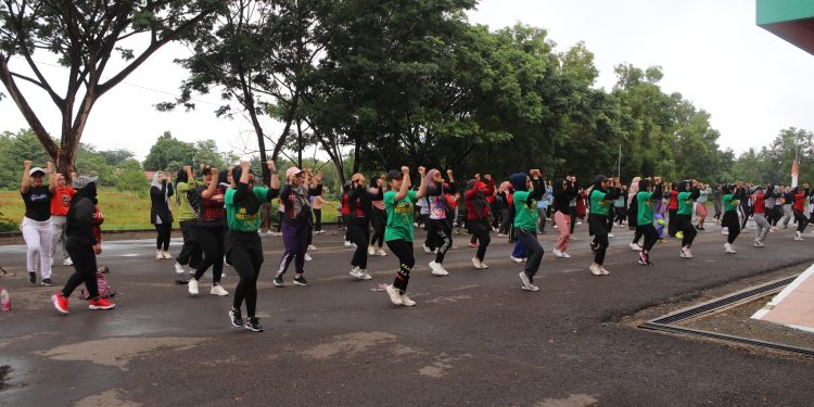 SEHAT BERSAMA DALAM GERAKAN AEROBIC BERSAMA