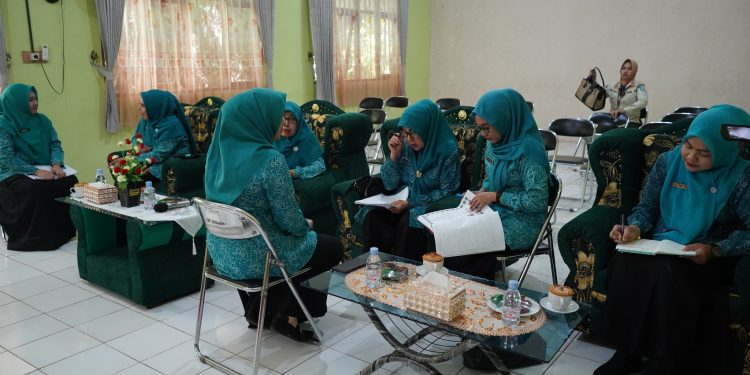 KECAMATAN LOKSADO JADI TUJUAN PJ. KETUA TP. PKK KAB. HSS PANTAU KEGIATAN LOMBA PKK