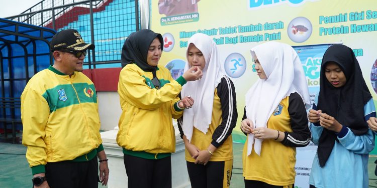 GERAKAN AKSI BERGIZI AGAR BIASAKAN POLA HIDUP SEHAT, PJ. KETUA TP. PKK KAB. HSS TINJAU PELAKSANAANNYA