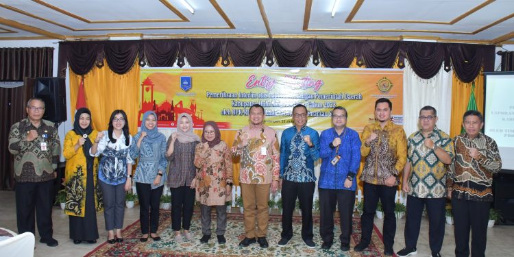 HARMONI DAN KERJASAMA: PJ BUPATI HSS AJAK SINERGI DALAM ENTRY MEETING PEMERIKSAAN OLEH BPK RI