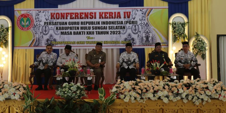 MEWAKILI PJ. BUPATI, ASISTEN BUKA PELAKSANAKAN KONFERENSI KERJA IV PGRI HSS TAHUN 2024