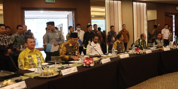 PJ BUPATI HSS IKUT RAPAT UMUM PEMEGANG SAHAM PT BANK KALSEL SE KALSEL