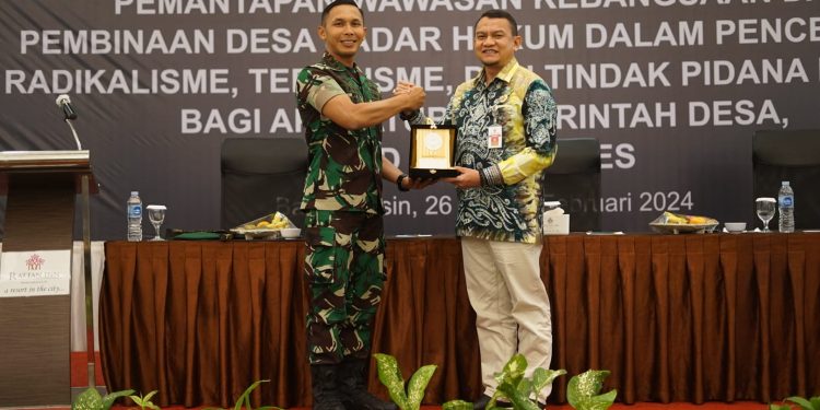 SEMANGAT KEBANGSAAN DAN KESADARAN HUKUM DITANAMKAN DALAM KEGIATAN BIMTEK: KERJASAMA KODIM 1003 HSS DAN PEMKAB HSS