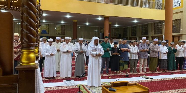 PJ. BUPATI HSS HADIR DALAM PENGAJIAN RUTIN MALAM SENIN DI MASJID NURUL HIDAYAH