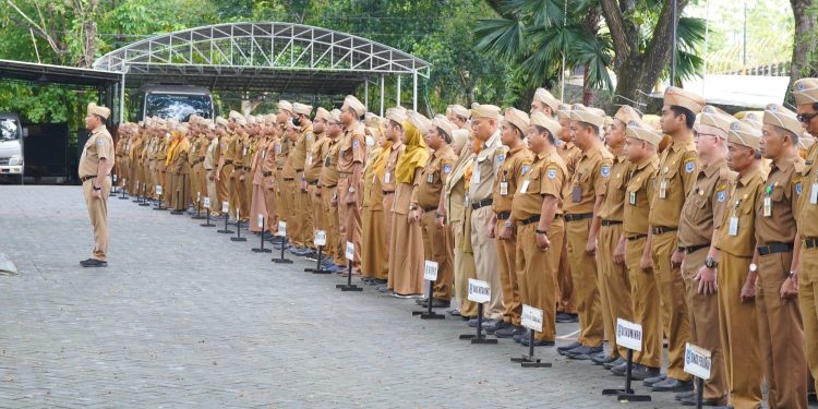 SEMANGAT BERSAMA: APEL GABUNGAN PEMERINTAH KABUPATEN HSS, PILAR KEDISIPLINAN MENUJU KESUKSESAN