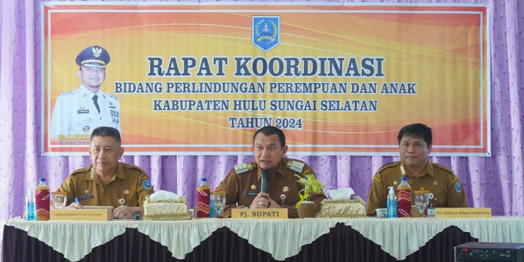 PJ BUPATI HSS DRS. H. HERMANSYAH, M.M MENGUKIR HARAPAN: ARAHAN PENUH MAKNA DI RAKOR PERLINDUNGAN PEREMPUAN DAN ANAK 2024