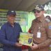 SERAHKAN BANTUAN PEKARANGAN PANGAN LESTARI, PJ. BUPATI INGIN PENANGANANAN INFLASI, STUNTING, DAN KEMISKINAN EKSTRIM DAPAT TERKENDALI