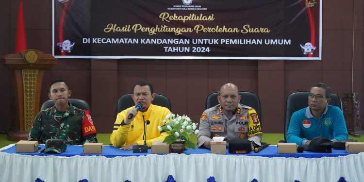 PJ. BUPATI HSS BERSAMA FORKOPIMDA MONITORING RAPAT PLENO KECAMATAN KANDANGAN