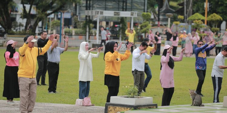 PEMKAB HSS GELAR SENAM BERSAMA