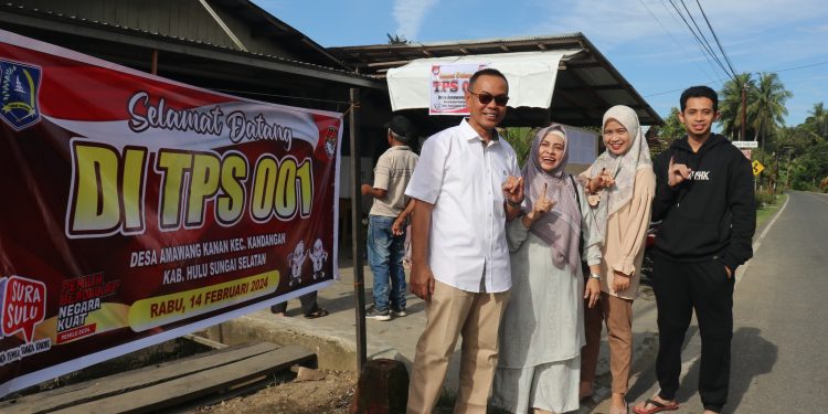 SEKDA KAB. HSS BERSAMA KELUARGA GUNAKAN HAK PILIH SALURKAN ASPIRASI