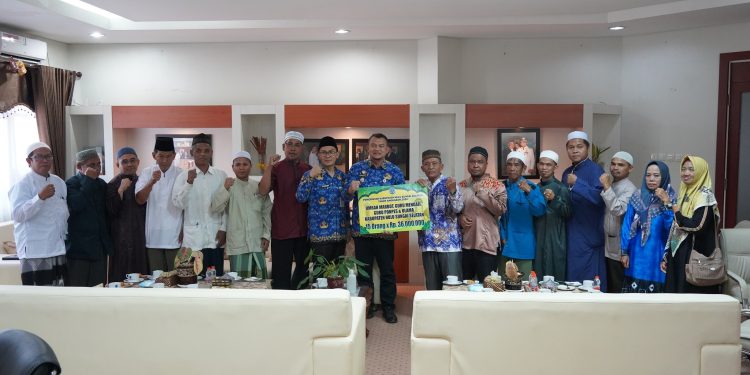 PENUH KEHANGATAN DAN KEAKRABAN, PJ BUPATI HSS TERIMA SILATURAHMI PARA PESERTA UMROH PEMKAB HSS