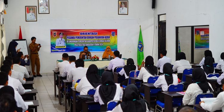 MATERI PENGENALAN JABATAN DAN TATA KERJA DISAMPAIKAN OLEH SEKDA KABUPATEN HSS