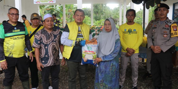 PJ BUPATI HSS BERBAGI SENYUM KEBAHAGIAAN, MELAKUKAN TURKAM DI KECAMATAN SIMPUR DAN KALUMPANG