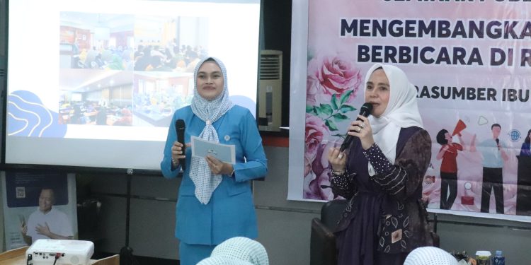IWABRI KANDANGAN DAULAT PJ. KETUA PKK HSS SEBAGAI NARSUM SEMINAR