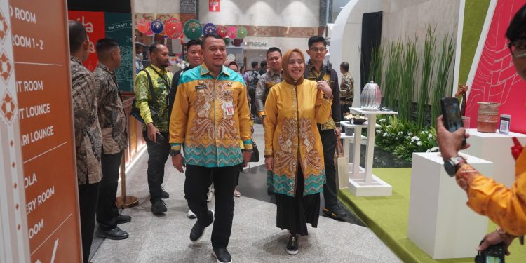 PENJABAT BUPATI HSS BERSAMA DEKRANASDA HSS HADIRI PAMERAN INACRAFT 2024, PROMOSIKAN POTENSI UMKM HSS