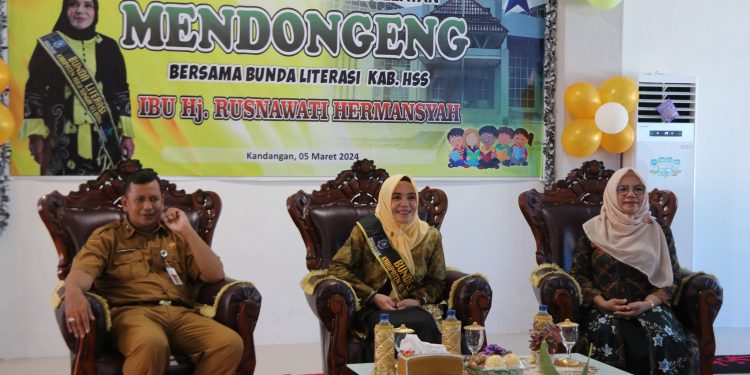 TINGKATKAN MINAT BACA SEJAK DINI, BUNDA LITERASI HSS HJ. RUSNAWATI MENDONGENG