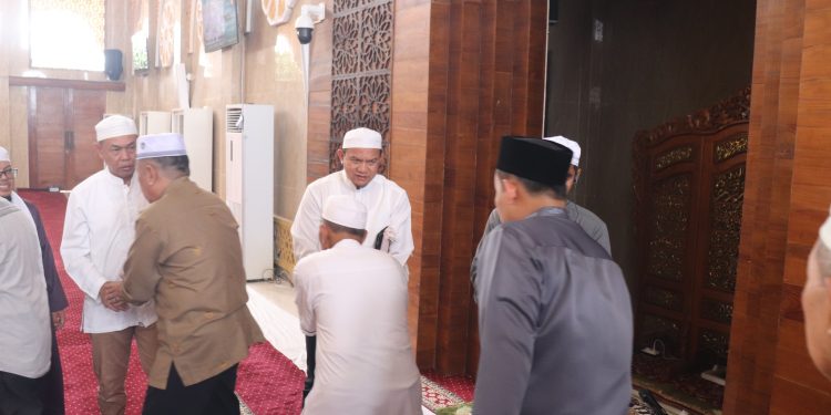 JAJARAN PEMKAB HSS MELAKSANAKAN SHOLAT ZUHUR BERJAMAAH PERDANA DI AWAL BULAN RAMADHAN 1445 H