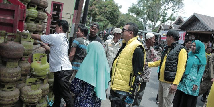 OPERASI PASAR MURAH DIGELAR PEMKAB HSS, SANGAT MEMBANTU MASYARAKAT DALAM HAL KEBUTUHAN POKOK JELANG BULAN SUCI RAMADHAN