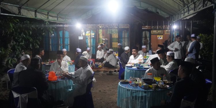 PEMKAB HSS KEMBALI MENGADAKAN MAKAN SAHUR BERSAMA DI DESA ULIN