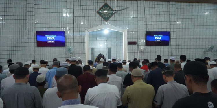 MEMASUKI MALAM KE 7 RAMADHAN 1445H/2024 M, SETELAH MELAKSANAKAN BUKA PUASA BERSAMA DAN SHALAT MAGRIB BERJAMAAH DI MASJID AGUNG TAQWA KANDANGAN.