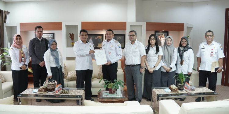 PJ. BUPATI HSS TERIMA AUDIENSI TIM BPK RI PERWAKILAN PROV. KALSEL TERKAIT LKPD KAB. HSS