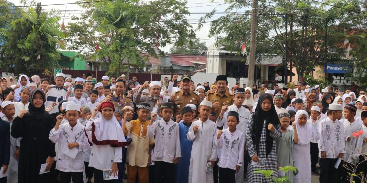 PENYERAHAN BANTUAN INFAQ SEDEKAH SISWA ASUH SEBAYA (SAS) JENJANG SD DAN SMP SE KAB. HSS TRIWULAN I TAHUN 2024