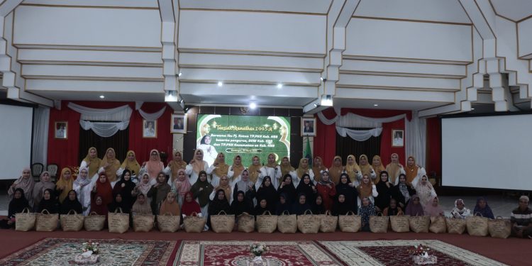 SEMARAK TAUSIYAH RAMADHAN: TP. PKK KAB. HSS BERSAMA GOW KAB. HSS BERBAGI BERKAH DAN KEBAHAGIAAN