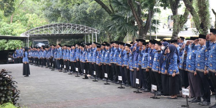 PIMPIN APEL KESADARAN, PJ. BUPATI HSS AJAK SELURUH ASN JADIKAN TUGAS SEBAGAI SARANA IBADAH DI BULAN BERKAH