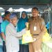 PJ BUPATI BERSAMA PJ KETUA TP PKK KAB. HSS TINJAU PASAR MURAH SEKALIGUS BAGIKAN BANSOS SECARA LANGSUNG KEPADA PENERIMA