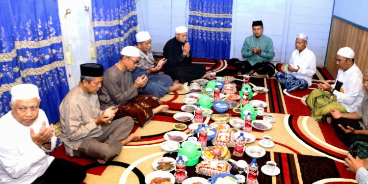 RAJUT TALI SILATURAHMI DAN DENGARKAN ASPIRASI SECARA LANGSUNG, PJ. BUPATI SAHUR BERSAMA RAKYAT