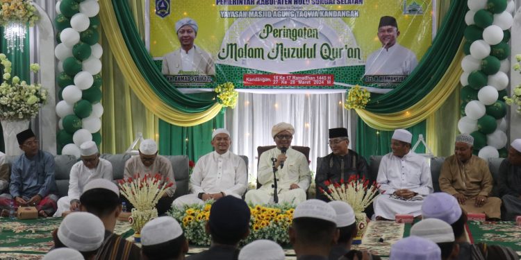 PJ BUPATI HSS DAN ISTRI MENGHADIRI ACARA PERINGATAN MALAM NUZULUL QUR’AN DI MASJID AGUNG TAQWA KANDANGAN: “MOMEN MEMPERKUAT RASA CINTA TERHADAP AL-QUR’AN”