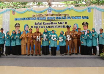 PERINGATI HKG PKK KE-52 DAN SAFARI RAMADHAN 1445 H, TP PKK PROVINSI KALSEL BERKOLABORASI DENGAN TP PKK KAB HSS GELAR BHAKTI SOSIAL