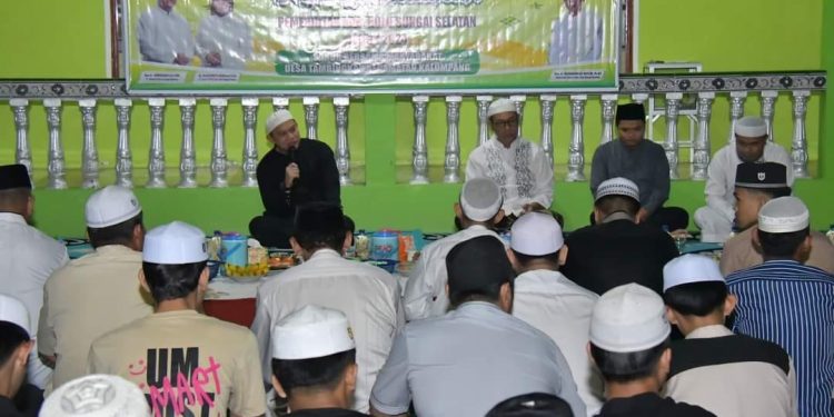 WUJUDKAN SEMANGAT KEKELUARGAAN DENGAN MASYARAKAT DESA TAMBINGKAR MELALUI KEGIATAN SAHUR BERSAMA