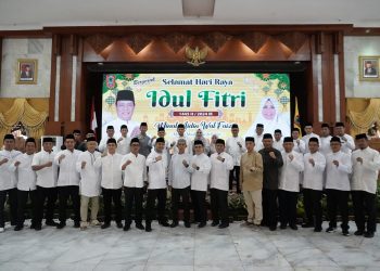 PJ BUPATI HSS Drs. H HERMANSYAH, MM, MENYERTAI KEMERIAHAN OPEN HOUSE BERSAMA GUBERNUR KALIMANTAN SELATAN DAN KELUARGA