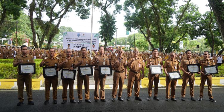 PEMERINTAH KABUPATEN HSS BERIKAN PENGHARGAAN:” WAJIB PAJAK RAIH ANUGERAH PAJAK DAERAH TAHUN 2023″