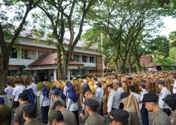 SEMANGAT BERSAMA: APEL GABUNGAN PEMERINTAH KABUPATEN HSS, PILAR KEDISIPLINAN MENUJU KESUKSESAN