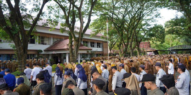 SEMANGAT BERSAMA: APEL GABUNGAN PEMERINTAH KABUPATEN HSS, PILAR KEDISIPLINAN MENUJU KESUKSESAN