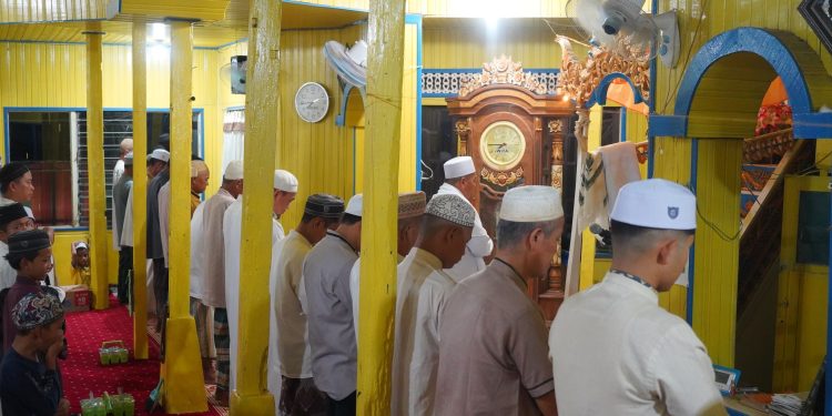 PJ BUPATI HSS H. HERMANSYAH HADIRI KEGIATAN SAFARI RAMADHAN DI DESA MUNING BARU: SEMARAKKAN KEBAHAGIAAN BERSAMA