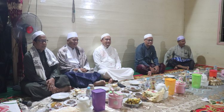 WUJUDKAN SEMANGAT KEBERSAMAAN PEMKAB HSS KEMBALI MELAKSANAKAN SAFARI SAHUR DI DESA PANDAK DAUN