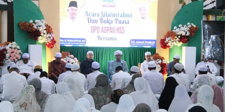 PJ. BUPATI HSS HADIRI BUKA PUASA PENGURUS AGPAII KABUPATEN HSS BERSAMA ABAH GURU H. AHMAD SYAIRAZI