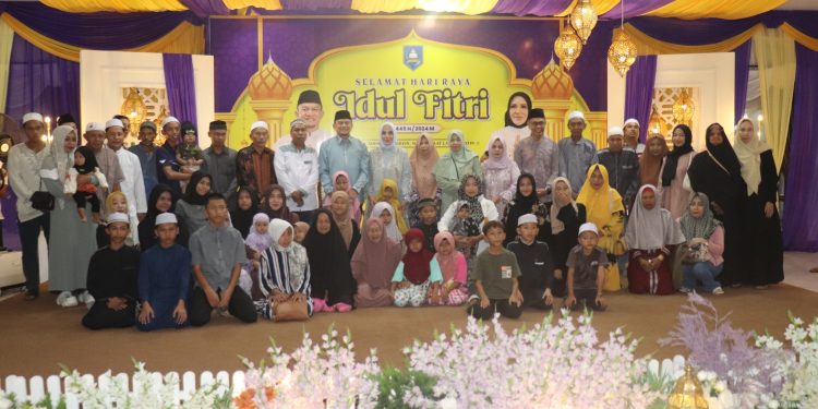 RATUSAN MASYARAKAT BERBONDONG HADIRI OPEN HOUSE IDUL FITRI 2024 BERSAMA PJ. BUPATI HSS H. HERMANSYAH