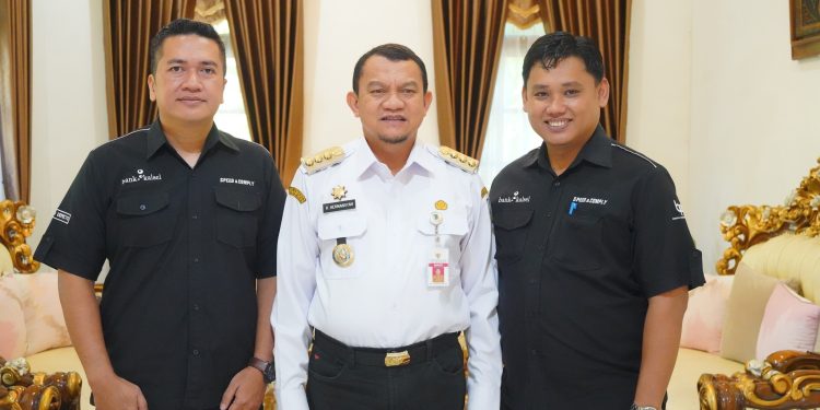 PISAH SAMBUT KEPALA BANK KALSEL SYARIAH CABANG KANDANGAN DAN BANJARMASIN, PJ. BUPATI HSS APRESIASI SINERGI YANG TERJALIN SELAMA INI