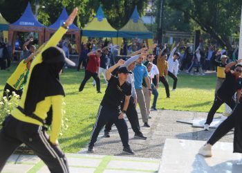 TINGKATKAN KESEHATAN DAN SEMANGAT KERJASAMA, PEMKAB HSS GELAR SENAM BERSAMA