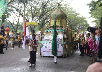 SEKDA KAB.HSS HADIRI PAWAI TA’ARUF MTQ NASIONAL TINGKAT PROVINSI KALSEL KE 35 DI BUMI RUHUI RAHAYU KAB.TAPIN
