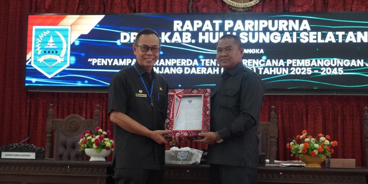 RAPAT PARIPURNA PENYAMPAIAN RANPERDA RPJPD TAHUN 2025-2045