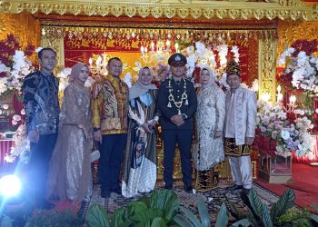 PJ. BUPATI & ISTRI SEMPATKAN DIRI MENGHADIRI PERKAWINAN AMIN & VIONI