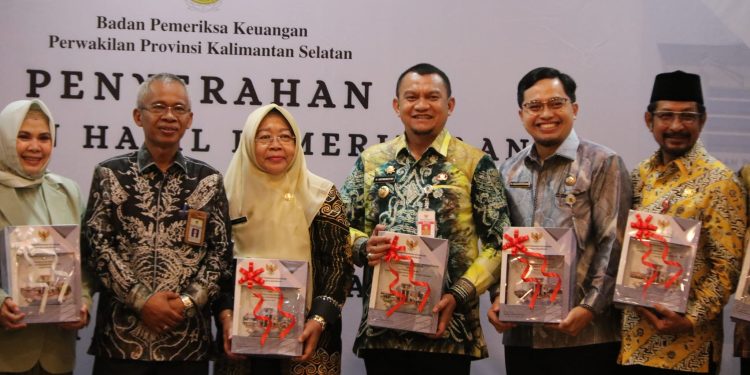 SERAHKAN LHKP LPPD, HULU SUNGAI SELATAN KEMBALI PERTAHANKAN PREDIKAT WTP HINGGA 11 KALI BERTURUT-TURUT