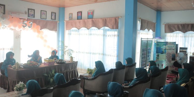 EVALUASI DAN PERKUAT PROGRAM POKOK PKK, PJ KETUA TP PKK KAB. HSS HJ RUSNAWATI PIMPIN RAPAT RUTIN BULANAN