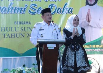 PJ KETUA TP PKK KABUPATEN HSS RUSNAWATI HERMANSYAH, SE, MENYERTAI PJ BUPATI HSS DALAM ACARA HALAL BIHALAL PERANGKAT DESA DAN BPD SE-DAHA